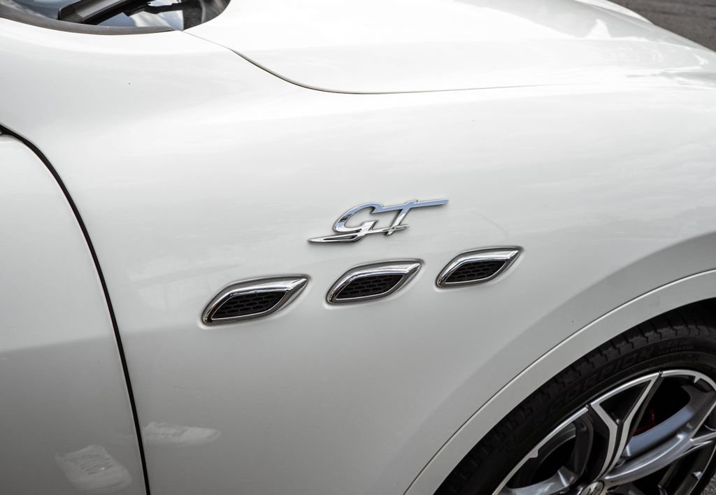 Used 2023 Maserati Levante GT AWD/4WD image 4