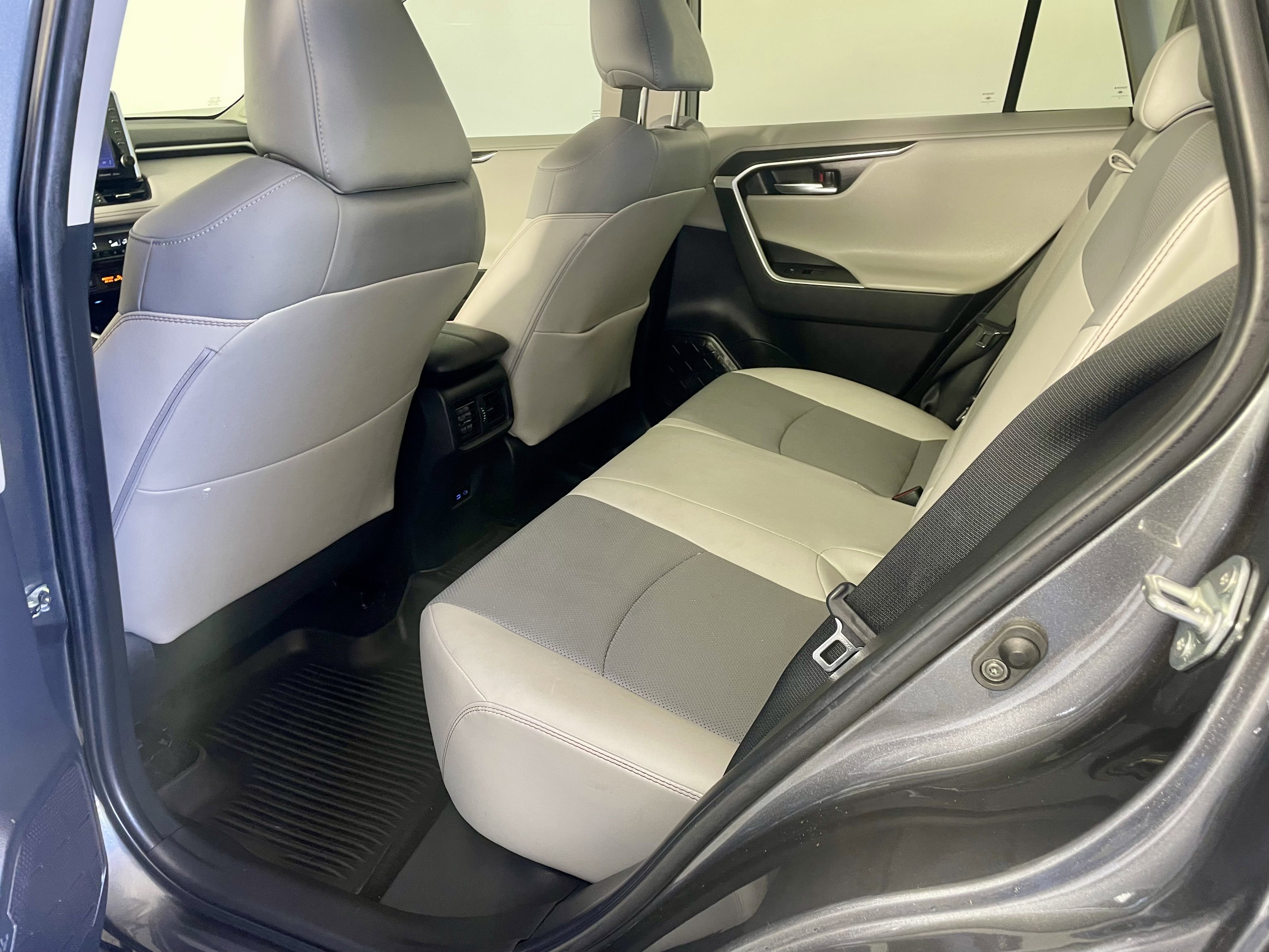 Used 2022 Toyota RAV4 Limited AWD/4WD image 11