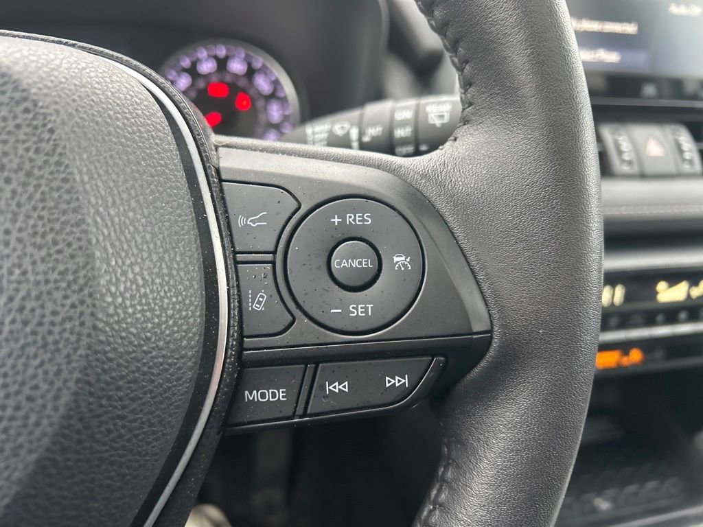 Used 2021 Toyota RAV4 XLE Premium image 19