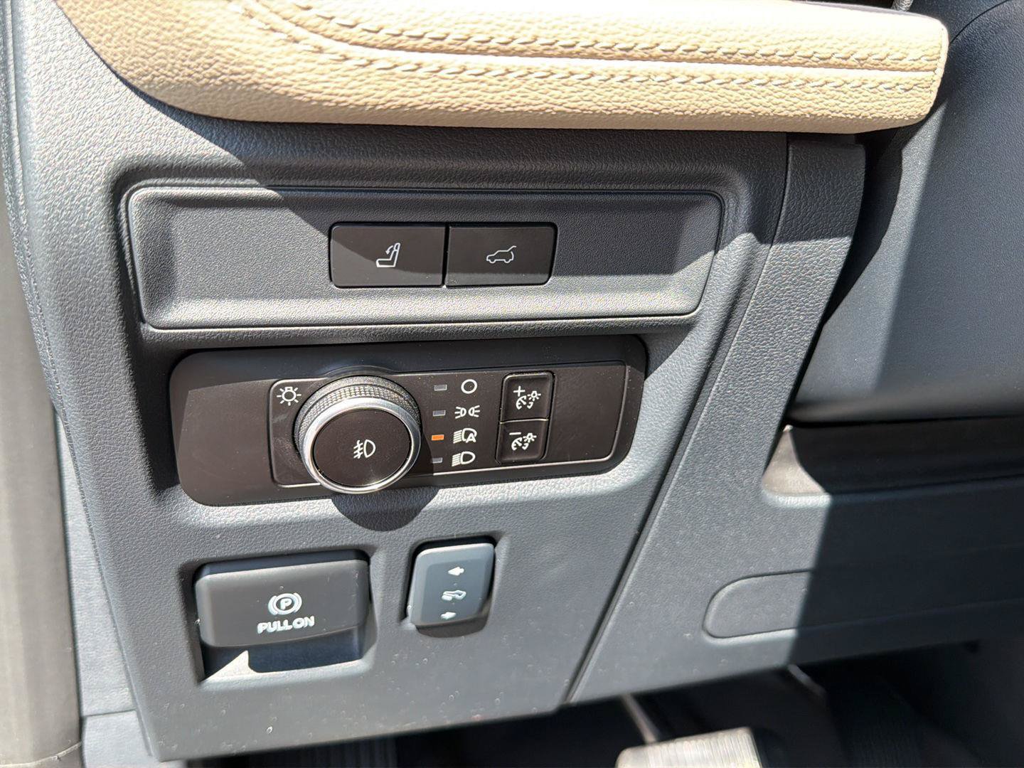 Used 2024 Ford Expedition Limited RWD image 23