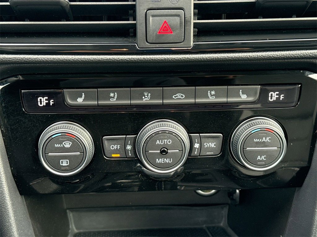 Used 2022 Volkswagen Taos SEL image 16