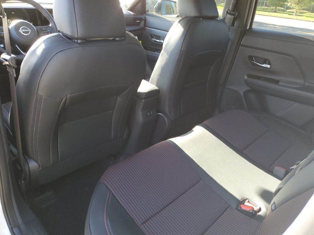 New 2027 Nissan Kicks SR w/ Cold Weather Package FWD image 14