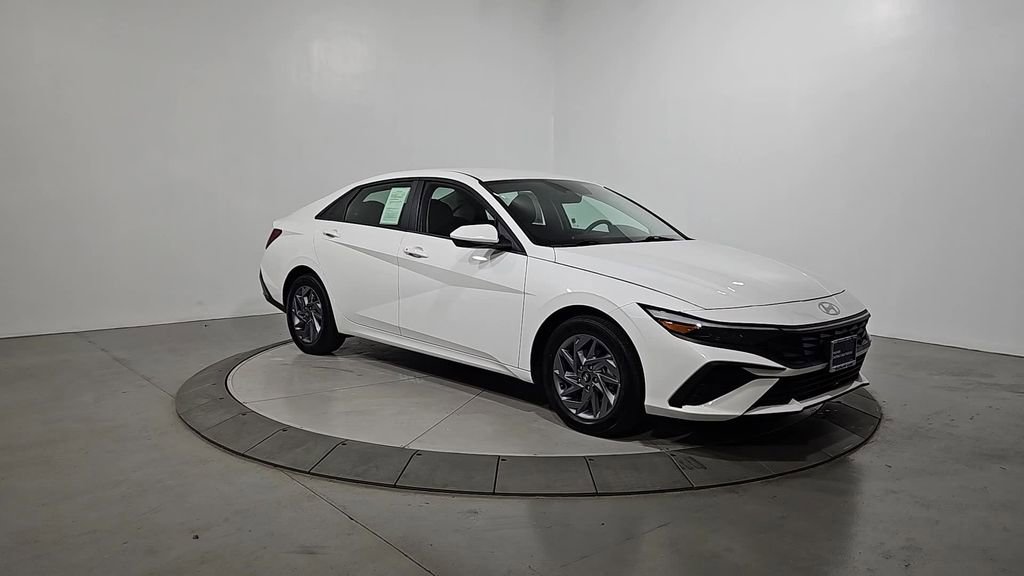 Certified 2025 Hyundai Elantra Blue FWD image 8