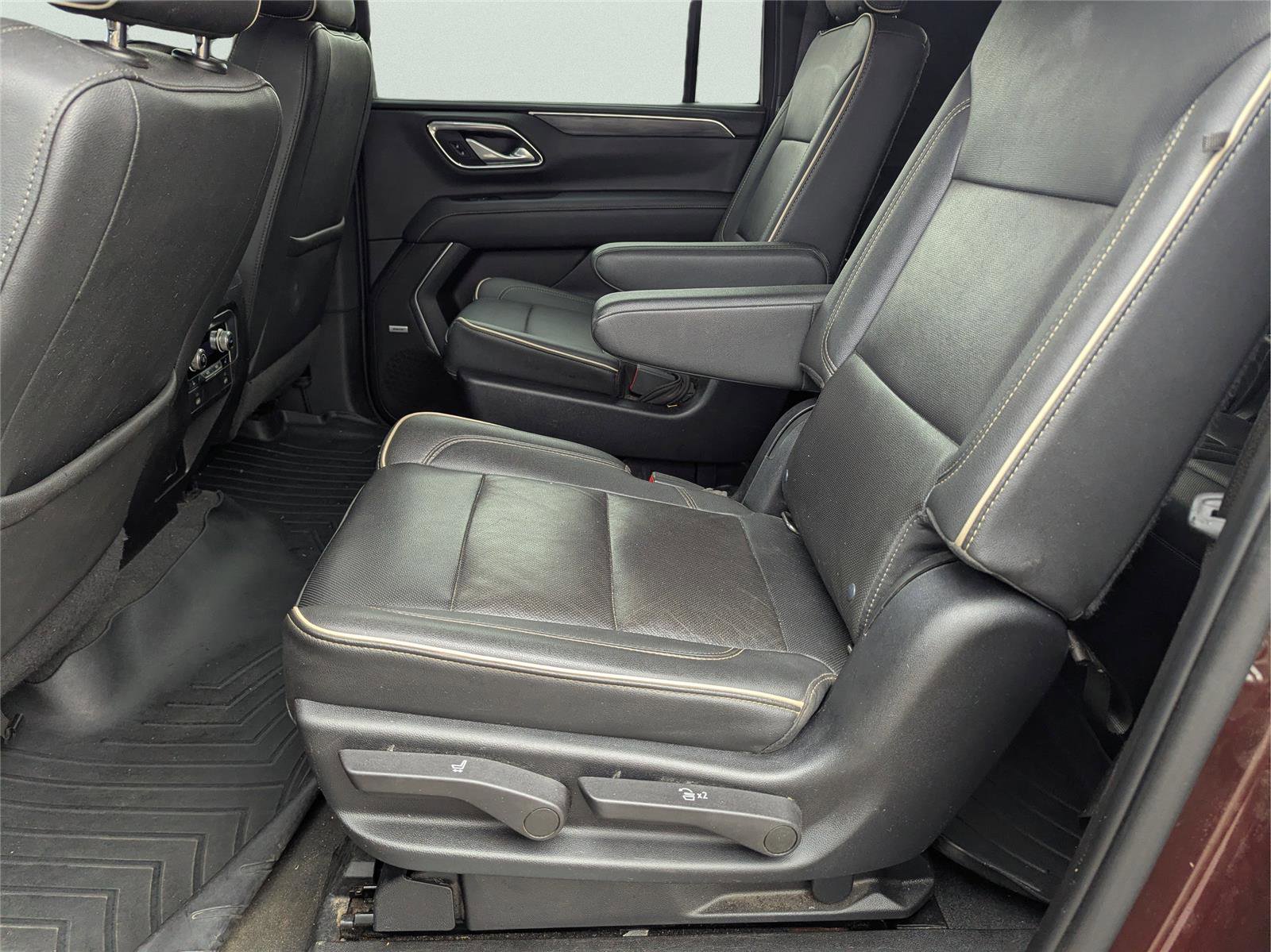 Used 2022 GMC Yukon XL SLT w/ SLT Luxury Package image 10