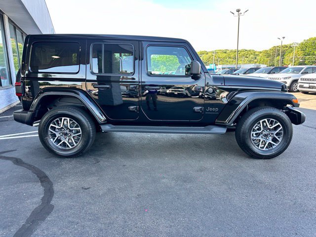 Used 2025 Jeep Wrangler Unlimited Sahara AWD/4WD image 4