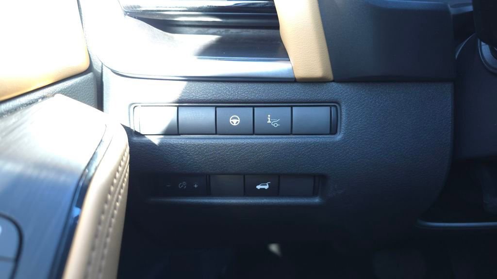 Used 2023 Nissan Rogue Platinum w/ Platinum Premium Package image 32