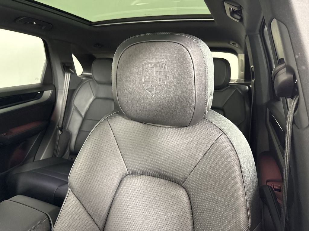 Certified 2025 Porsche Cayenne image 40