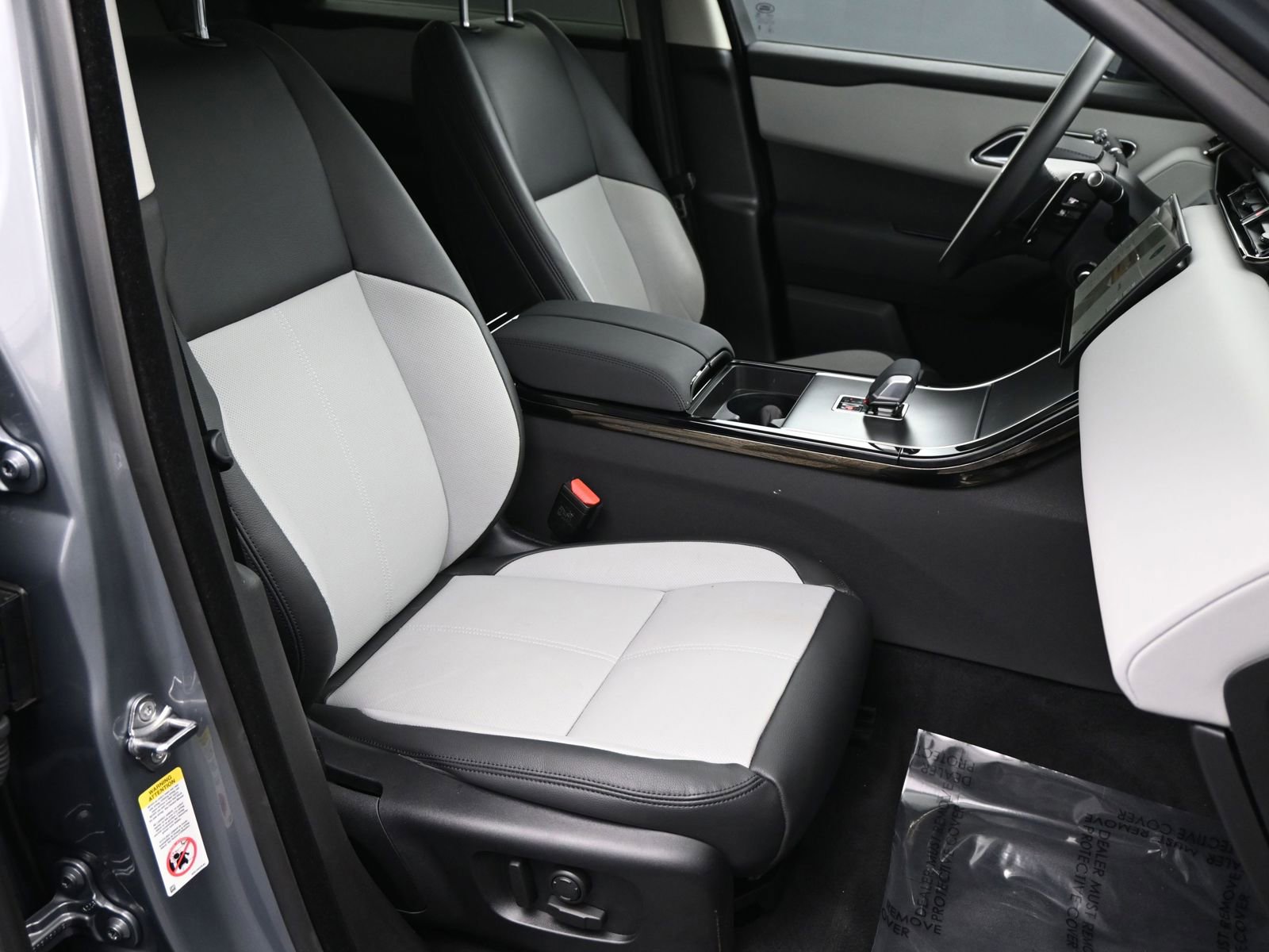 New 2025 Land Rover Range Rover Velar Dynamic SE image 10