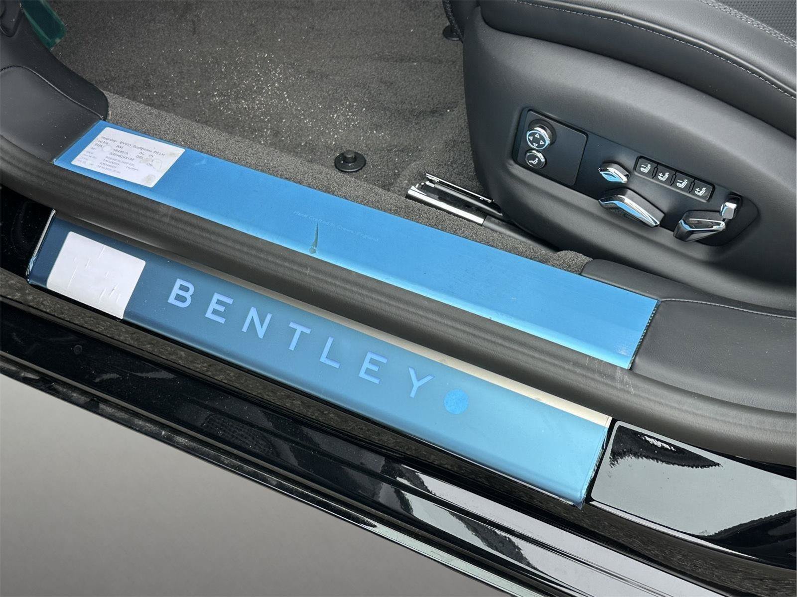 New 2026 Bentley Flying Spur V8 AWD/4WD image 18
