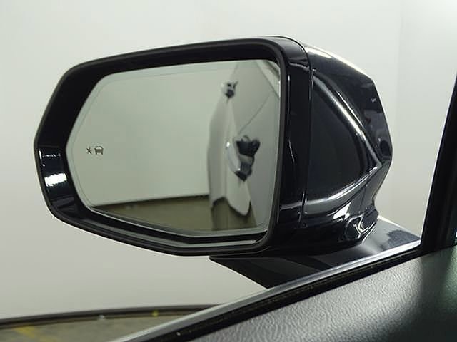 Used 2023 Cadillac XT6 Premium Luxury image 43