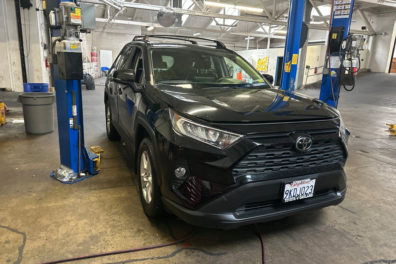 Used 2020 Toyota RAV4 XLE image 2
