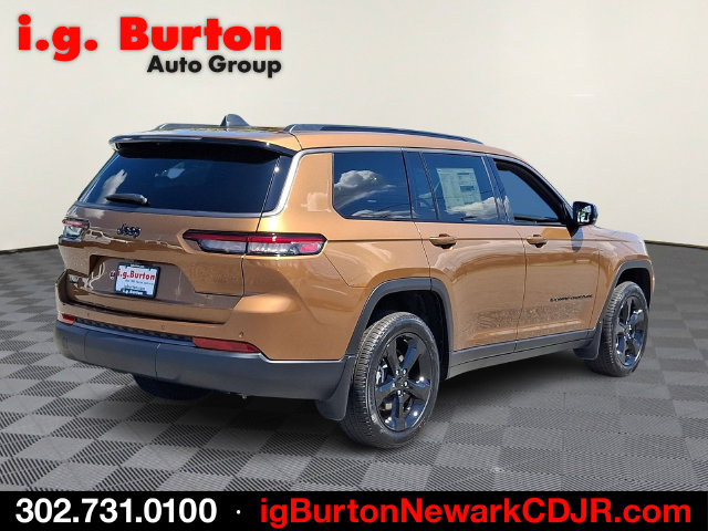 New 2026 Jeep Grand Cherokee L Limited w/ Limited Altitude Package AWD/4WD image 4