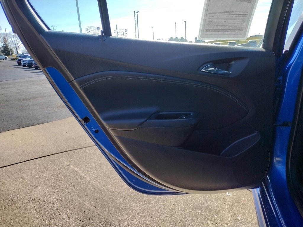 Used 2019 Chevrolet Cruze Premier image 18