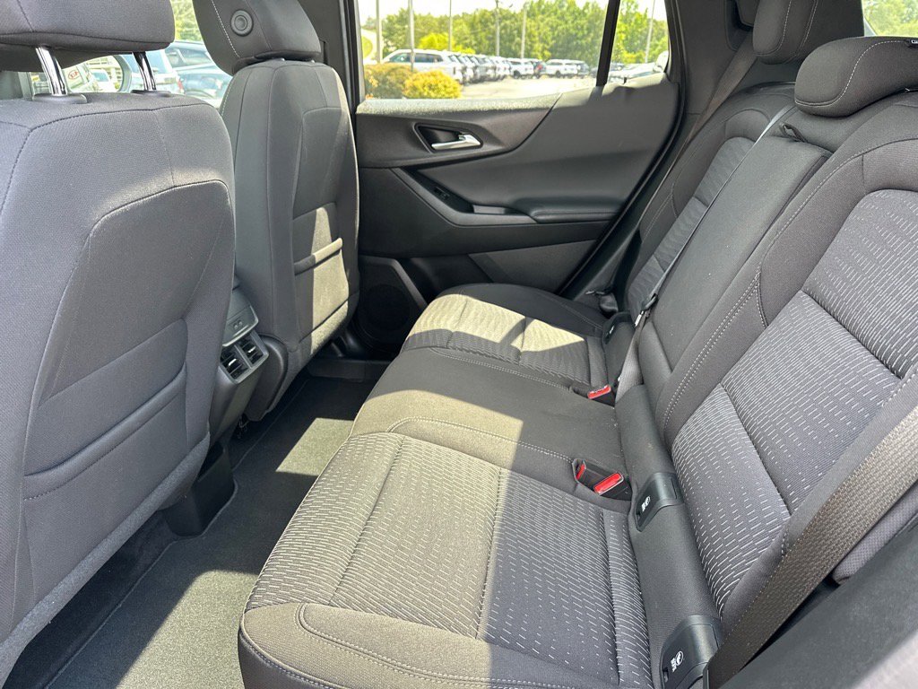 Used 2025 Chevrolet Equinox LT w/ Safety and Technology Package image 7