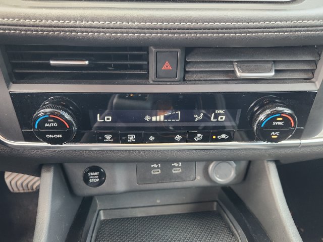 Used 2025 Nissan Rogue SV FWD image 18