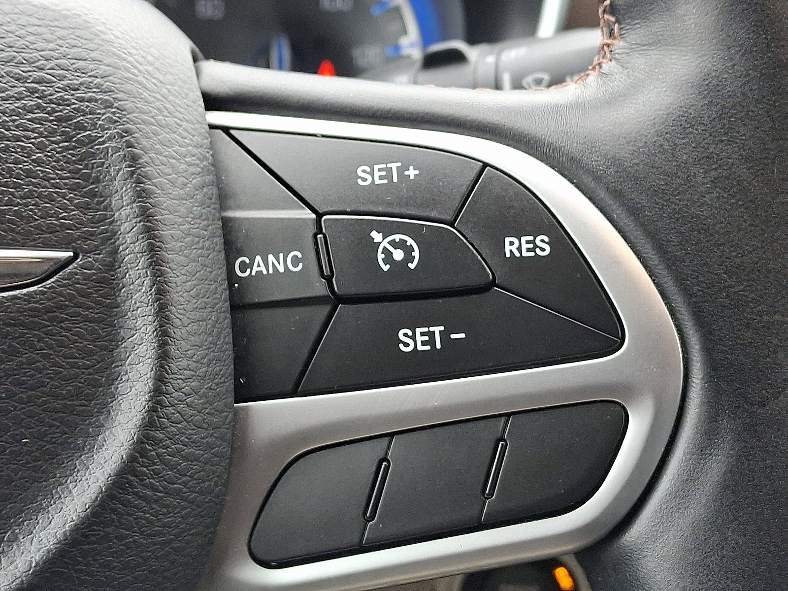 Used 2017 Chrysler Pacifica Touring-L Plus image 25