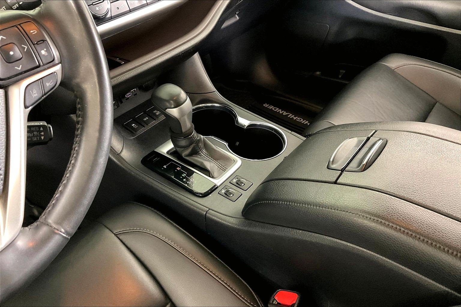 Used 2019 Toyota Highlander XLE AWD/4WD image 13