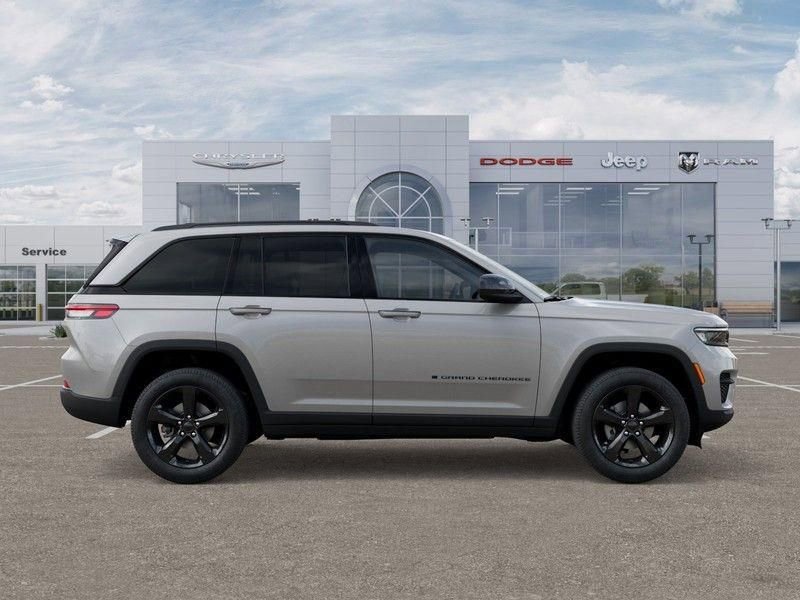 New 2025 Jeep Grand Cherokee Altitude image 21