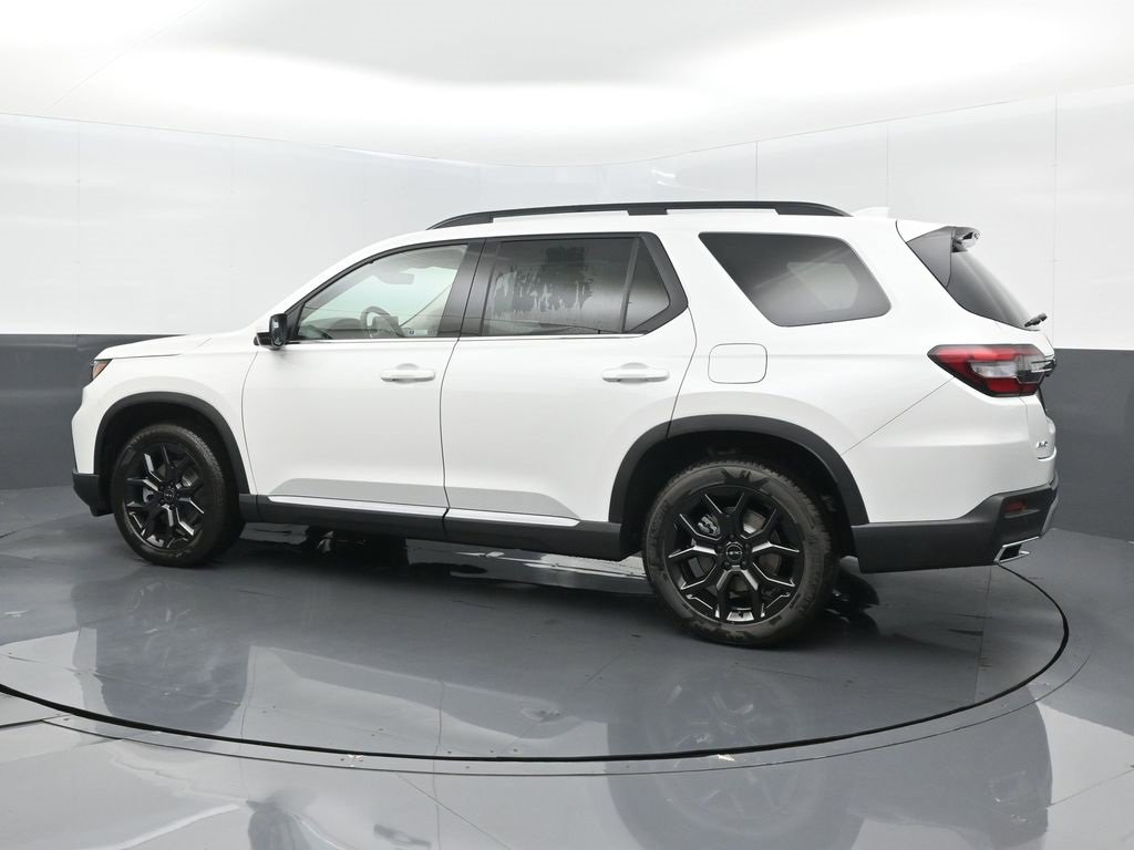 New 2025 Honda Pilot Touring image 13