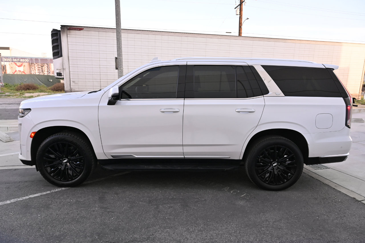 Used 2021 Cadillac Escalade Premium Luxury image 3