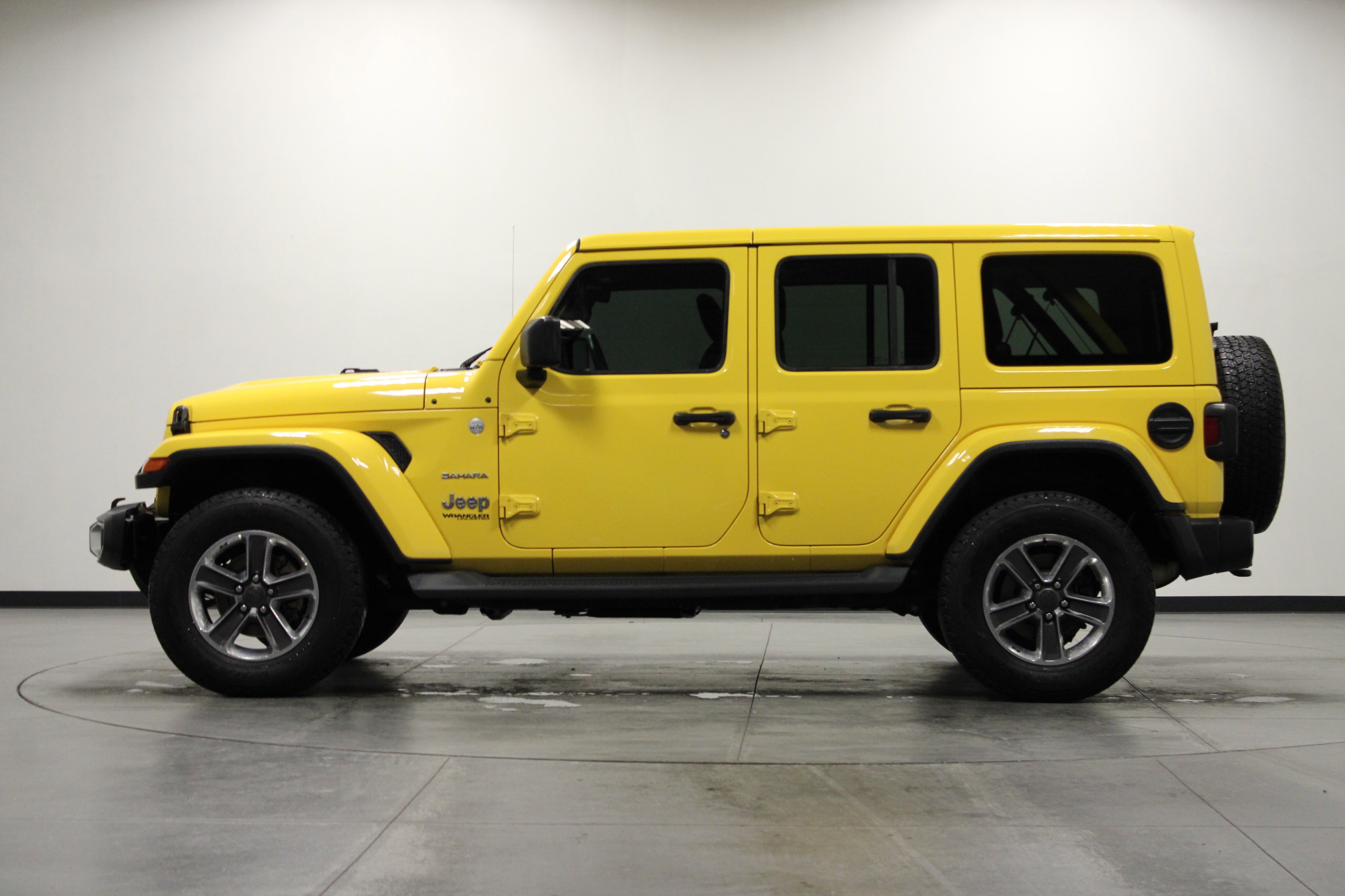 Used 2018 Jeep Wrangler Unlimited Sahara image 7