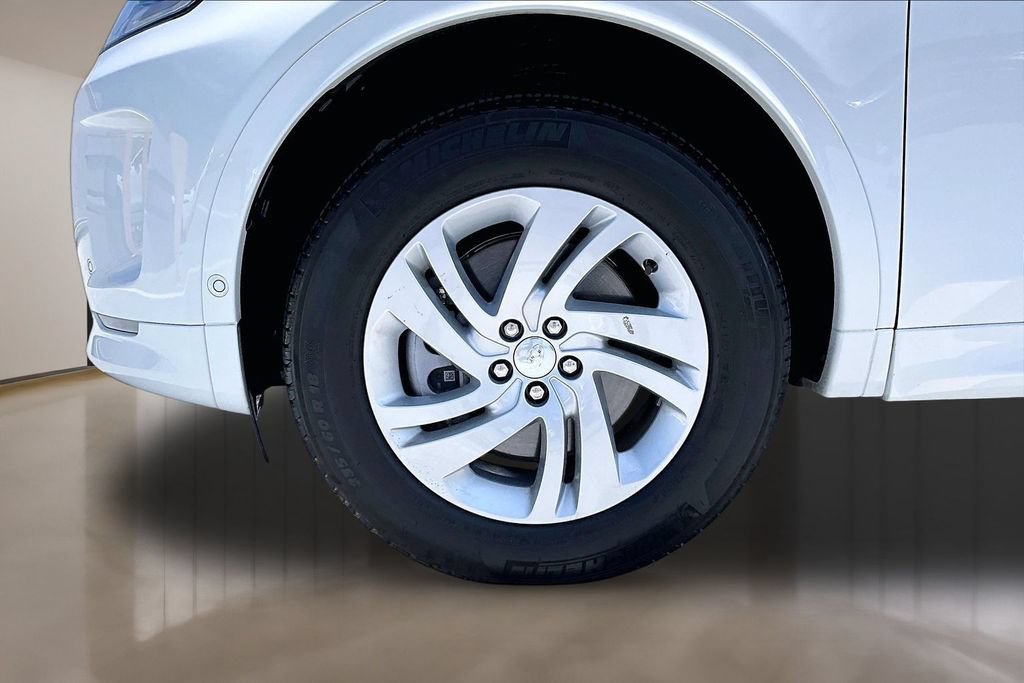 Certified 2025 Land Rover Discovery Sport S AWD/4WD image 32