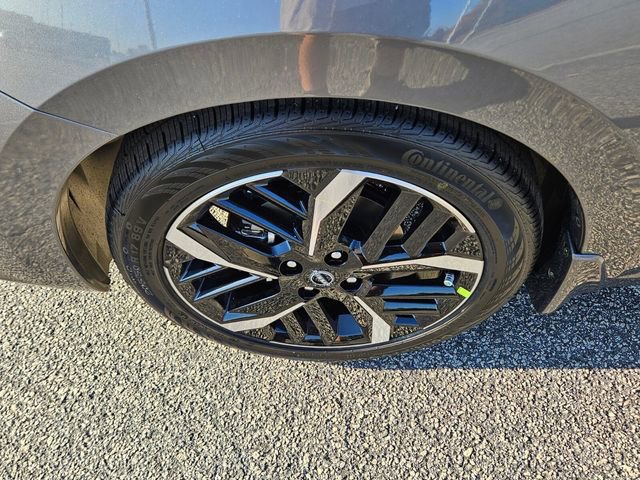 New 2025 Nissan Versa SR w/ Trunk Package FWD image 18