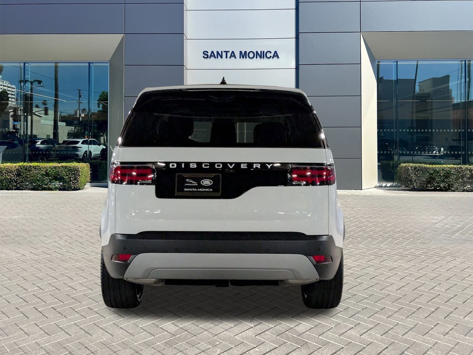 New 2025 Land Rover Discovery S image 8