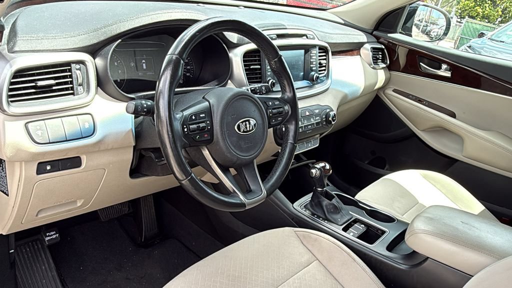 Used 2018 Kia Sorento FWD image 24