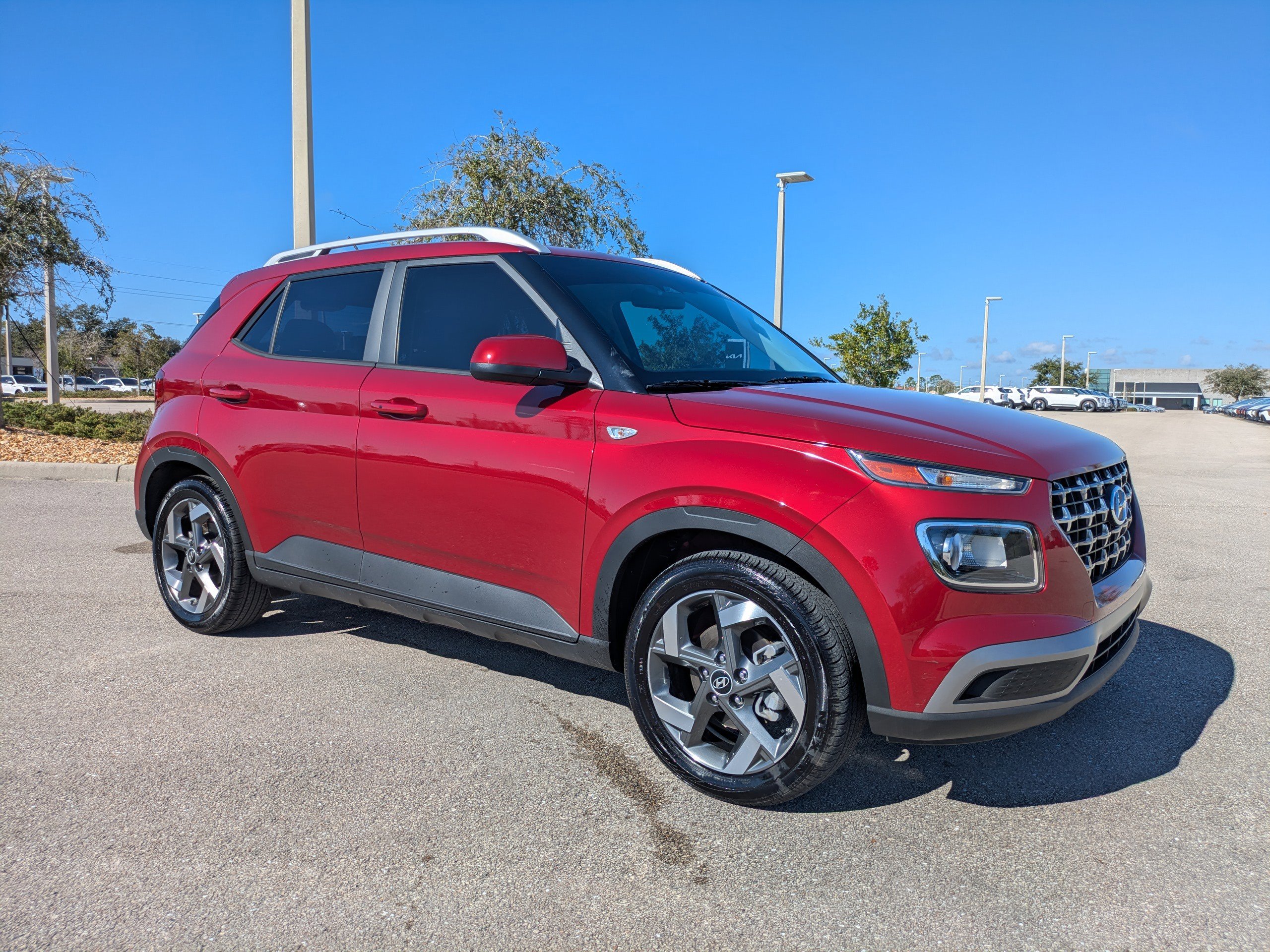 Used 2024 Hyundai Venue SEL image 2