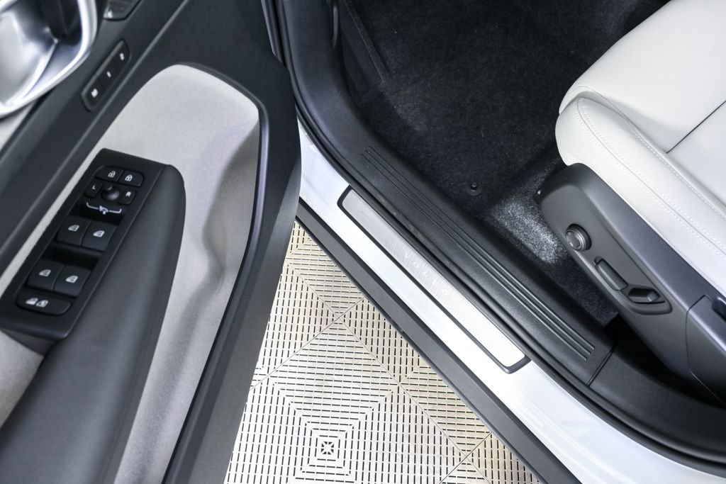 New 2026 Volvo XC40 B5 Ultra w/ Protection Package Premier image 8