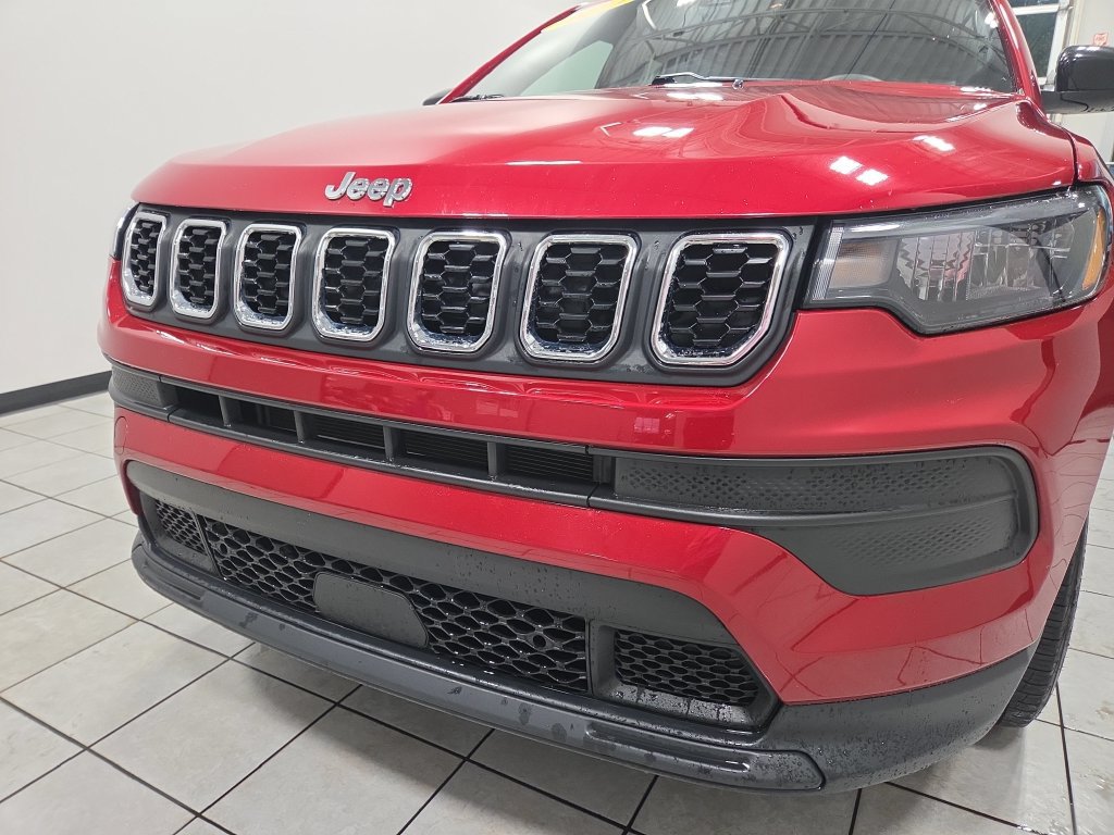 Used 2024 Jeep Compass Sport AWD/4WD image 18