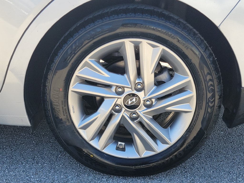 Used 2019 Hyundai Elantra SEL w/ Cargo Package FWD image 10