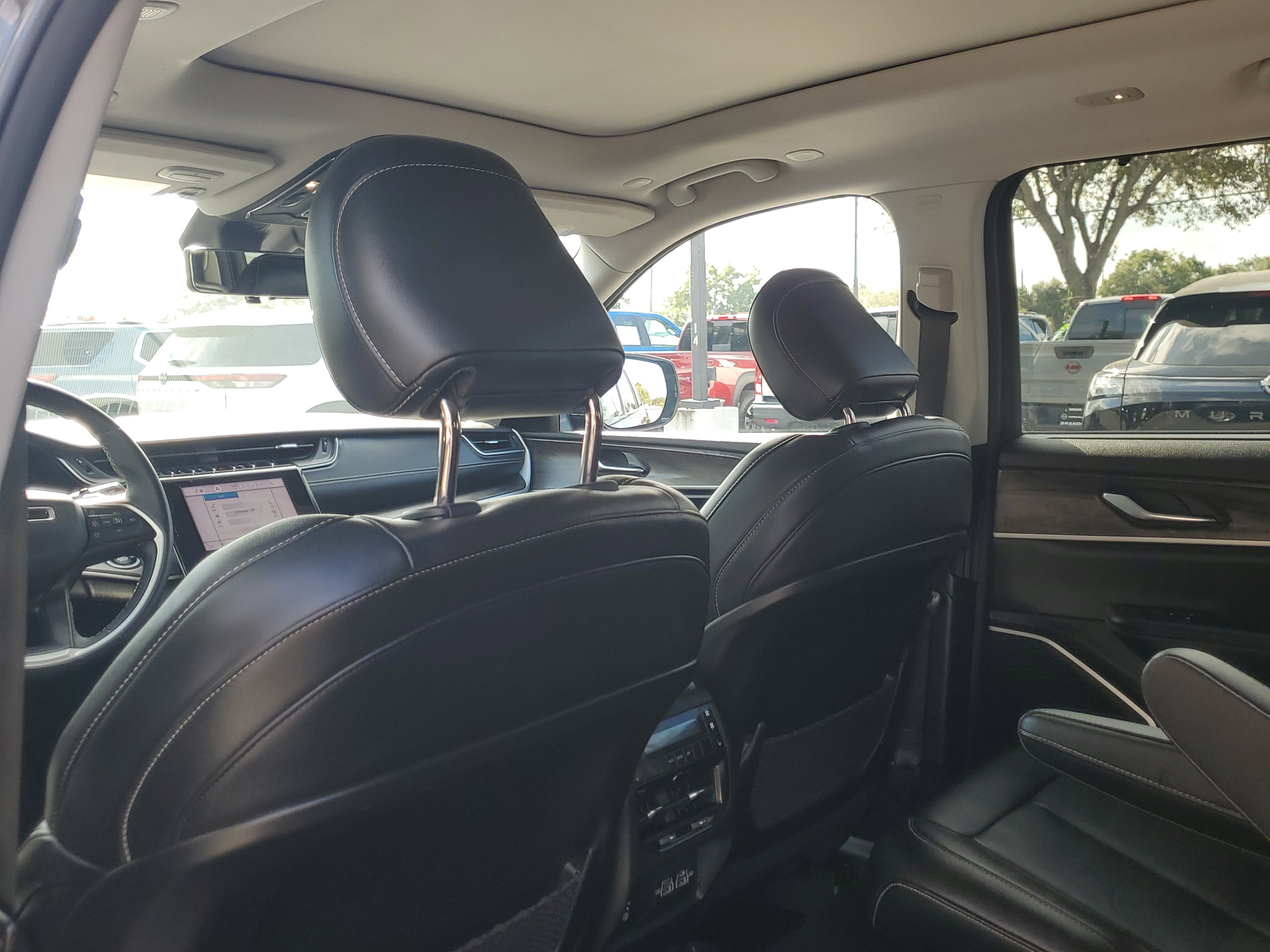 Used 2022 Jeep Grand Cherokee L Limited w/ Luxury Tech Group II image 14