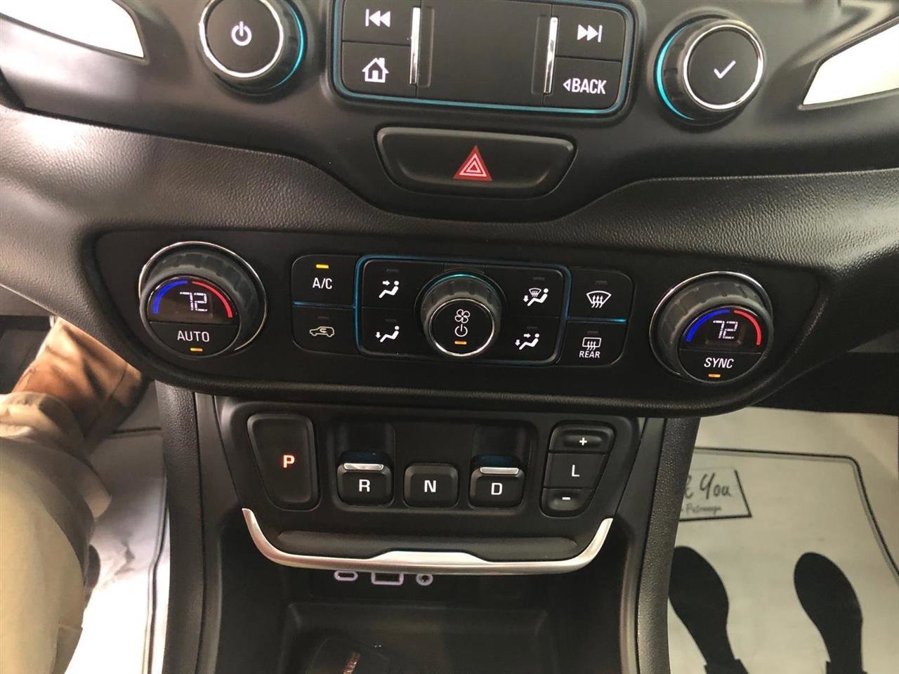 Used 2020 GMC Terrain SLT w/ Preferred Package AWD/4WD image 17