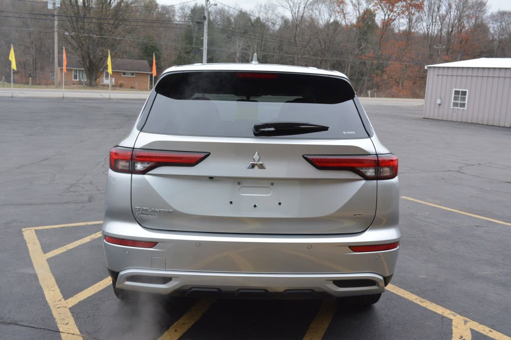 Used 2024 Mitsubishi Outlander SE image 4