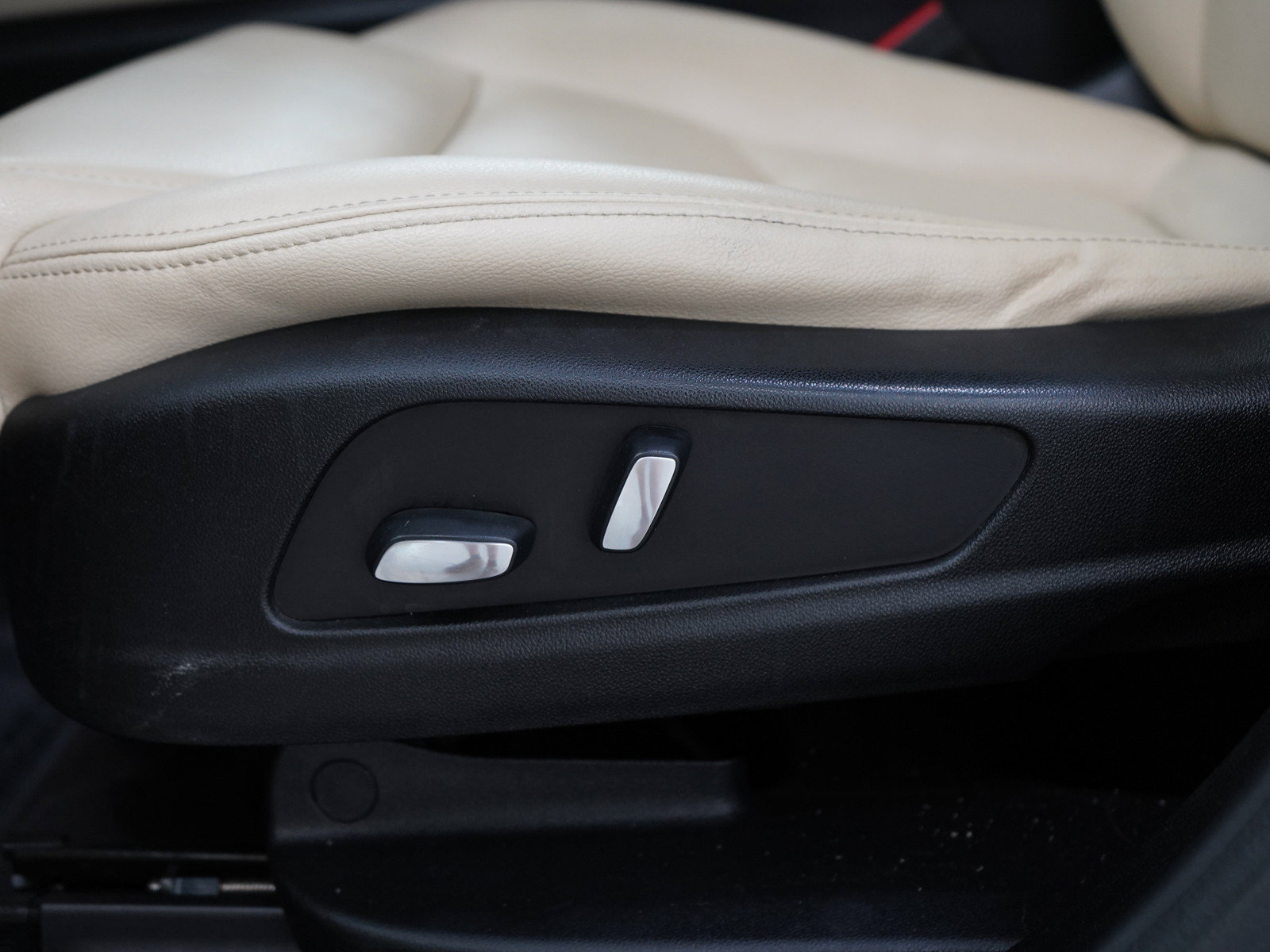 Used 2019 Cadillac XT5 AWD image 29