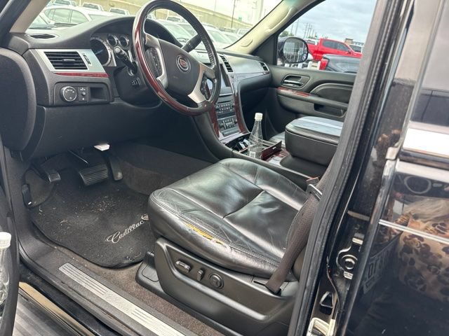 Used 2011 Cadillac Escalade Luxury AWD/4WD image 8