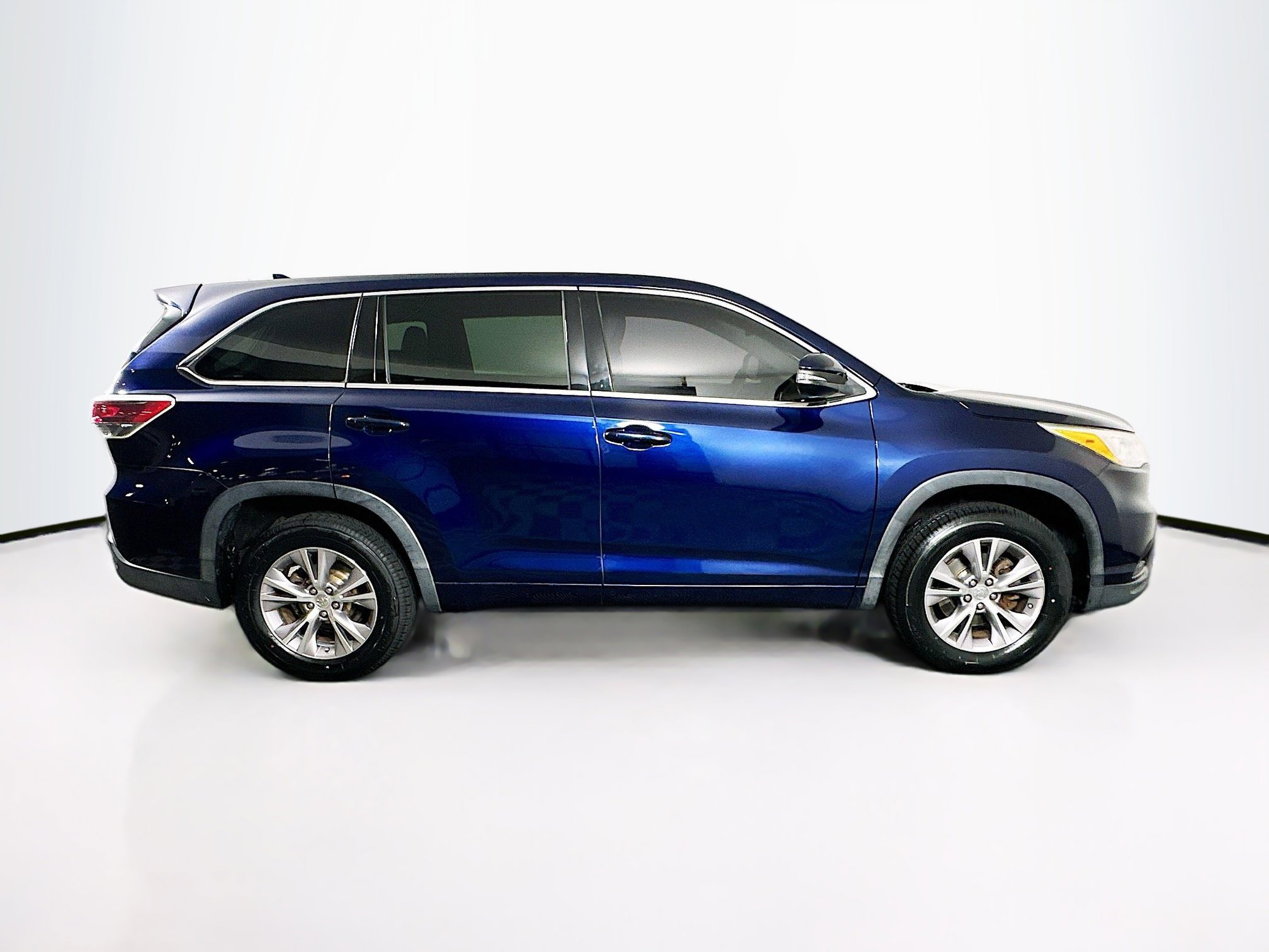 Used 2014 Toyota Highlander Plus FWD image 10