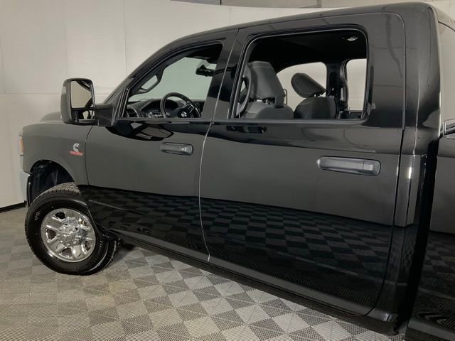 Used 2024 RAM 2500 Tradesman w/ Chrome Appearance Group image 34