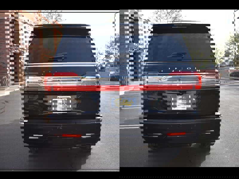 Used 2018 Lincoln Navigator L Select image 9