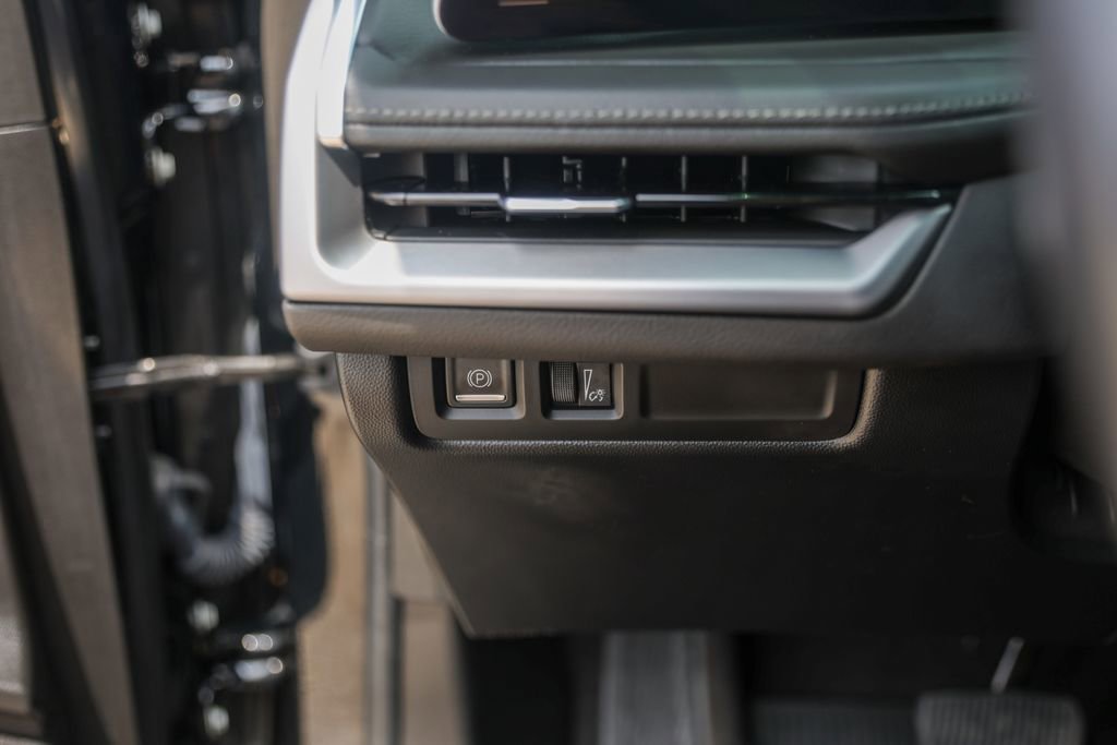 Certified 2024 Cadillac XT4 Premium Luxury w/ Cold Weather Package FWD image 15