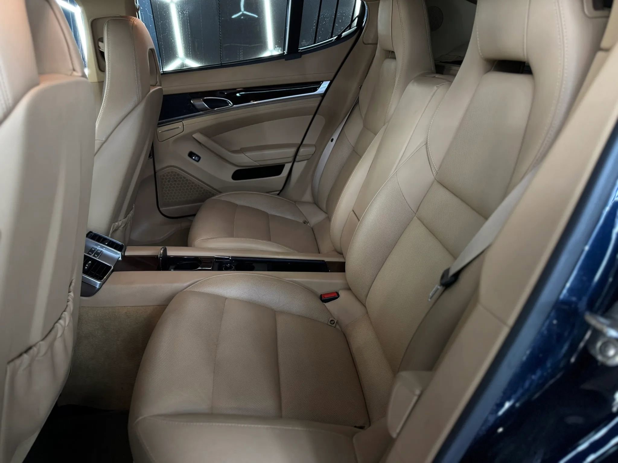 Used 2013 Porsche Panamera 4 Platinum Edition image 27