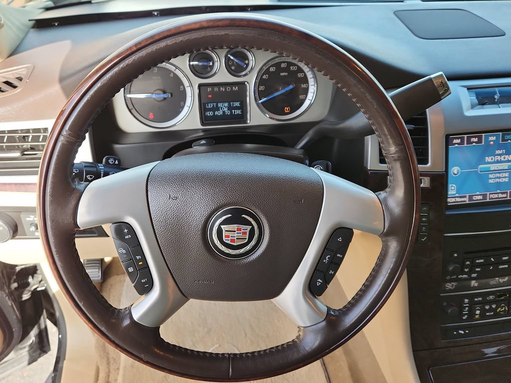 Used 2013 Cadillac Escalade Luxury AWD/4WD image 24