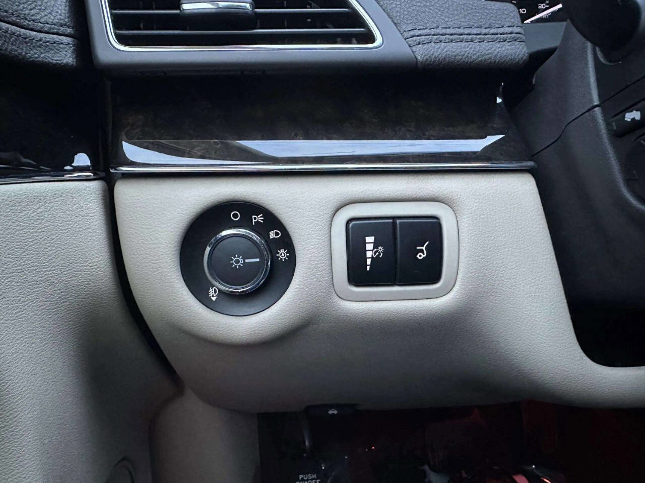 Used 2013 Lincoln MKT AWD image 27