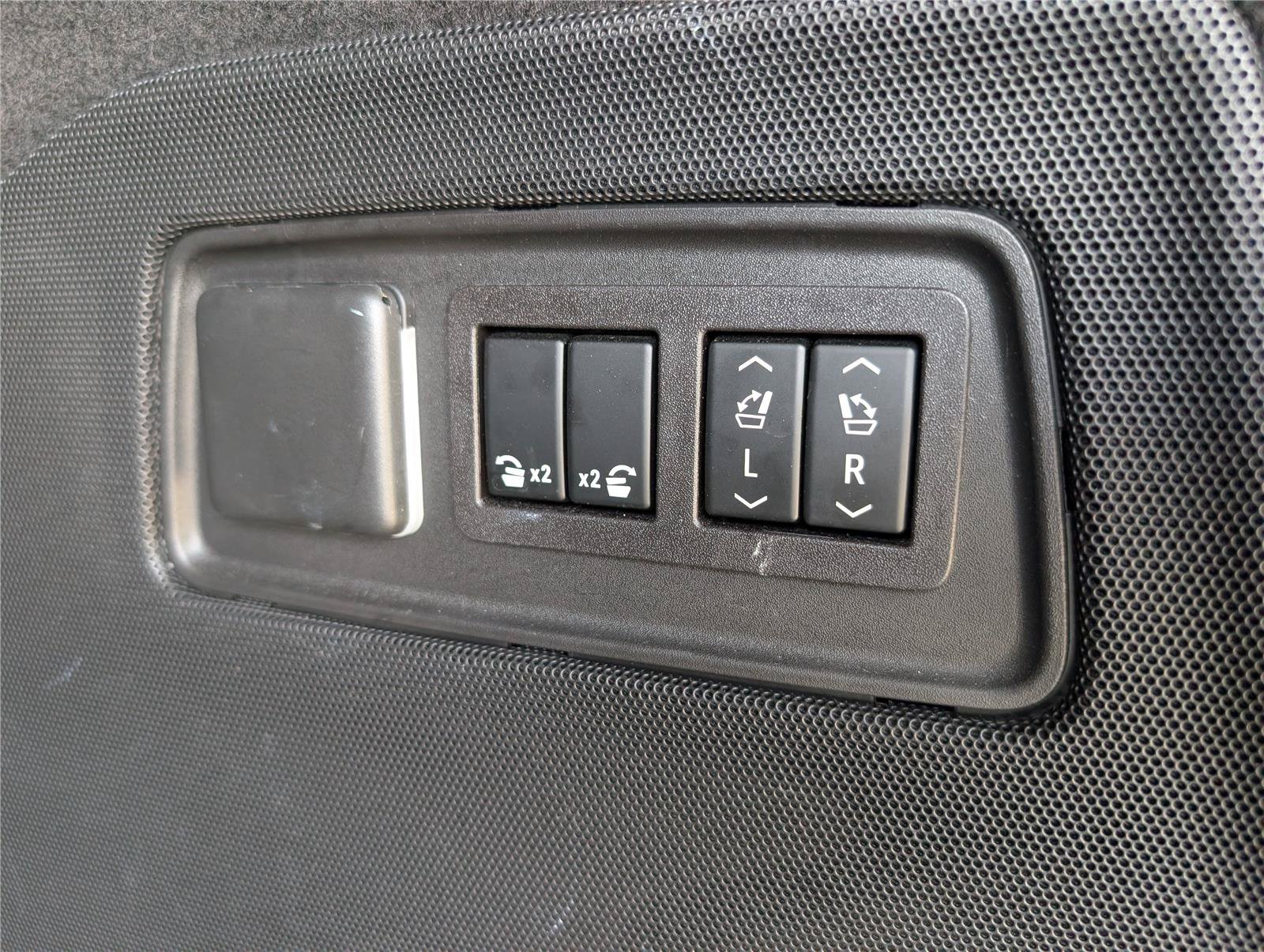 Used 2023 Cadillac Escalade Luxury AWD/4WD image 15