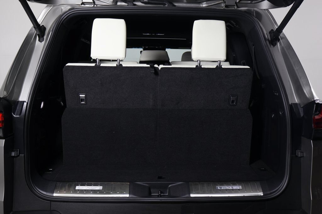 Certified 2024 Lexus LX 600 4WD w/ Luxury Package image 15