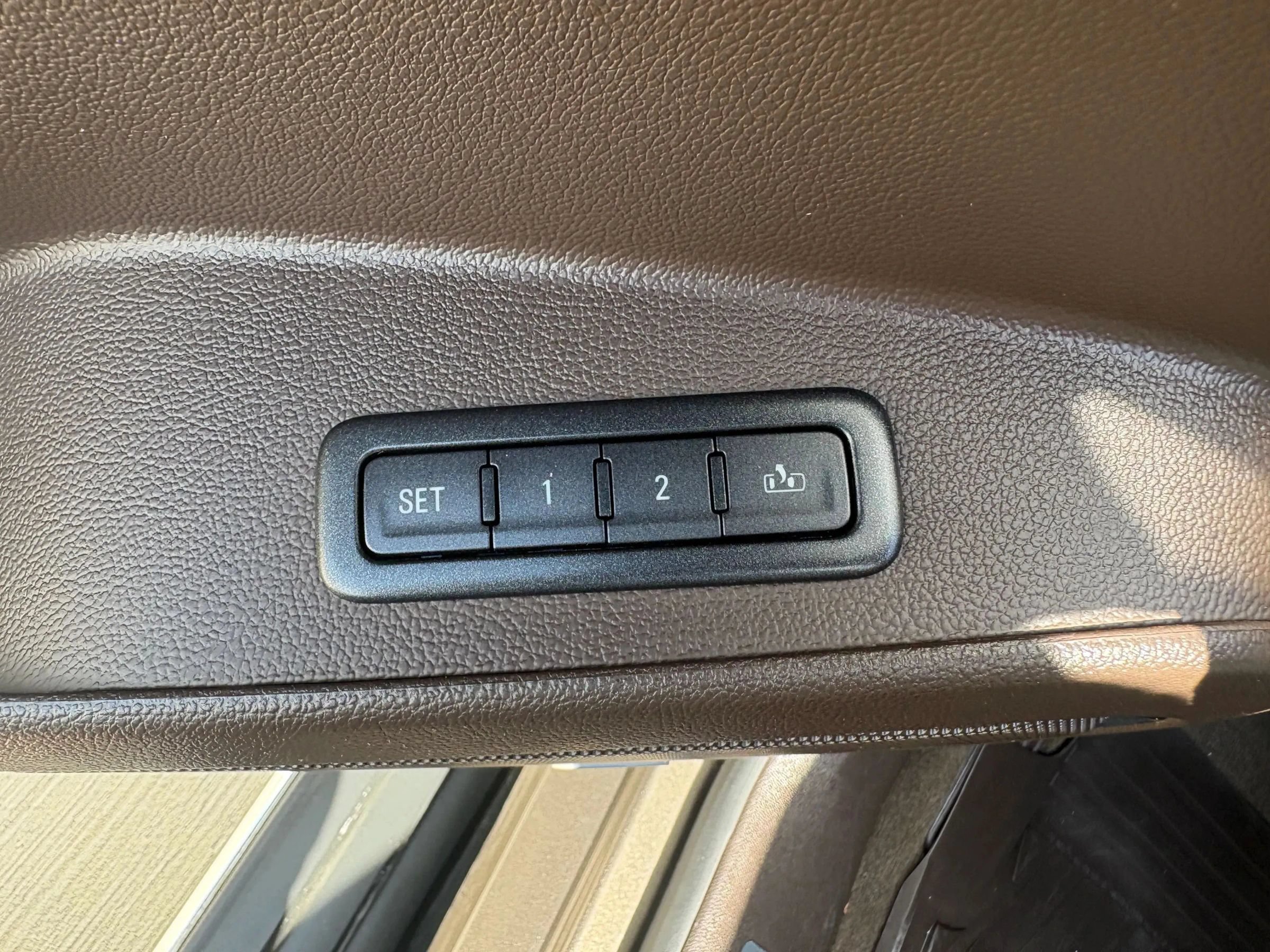 Used 2015 GMC Yukon Denali w/ Enhanced Security Package AWD/4WD image 26