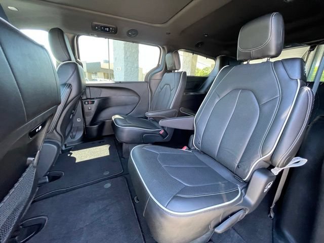 Used 2025 Chrysler Pacifica Limited AWD/4WD image 24