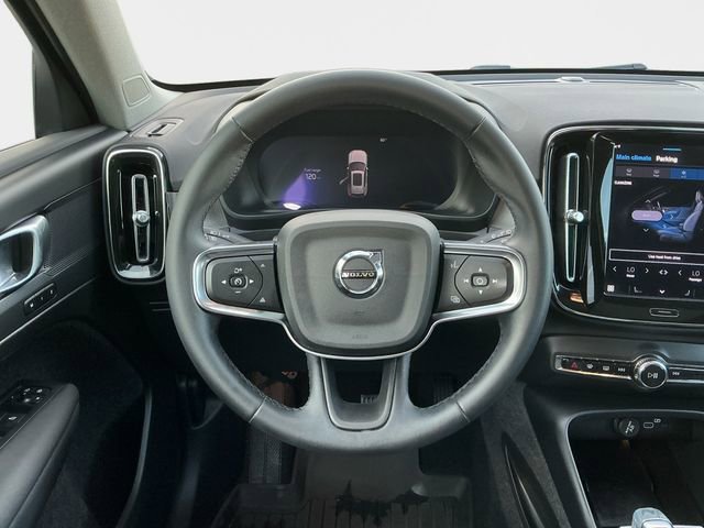 Used 2024 Volvo XC40 B5 Plus image 12
